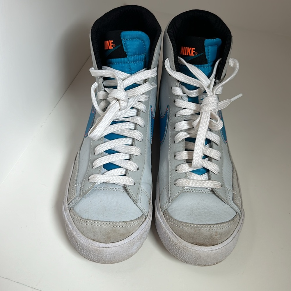 Nike Kids Sneakers - White and Blue - Picture 2 of 4